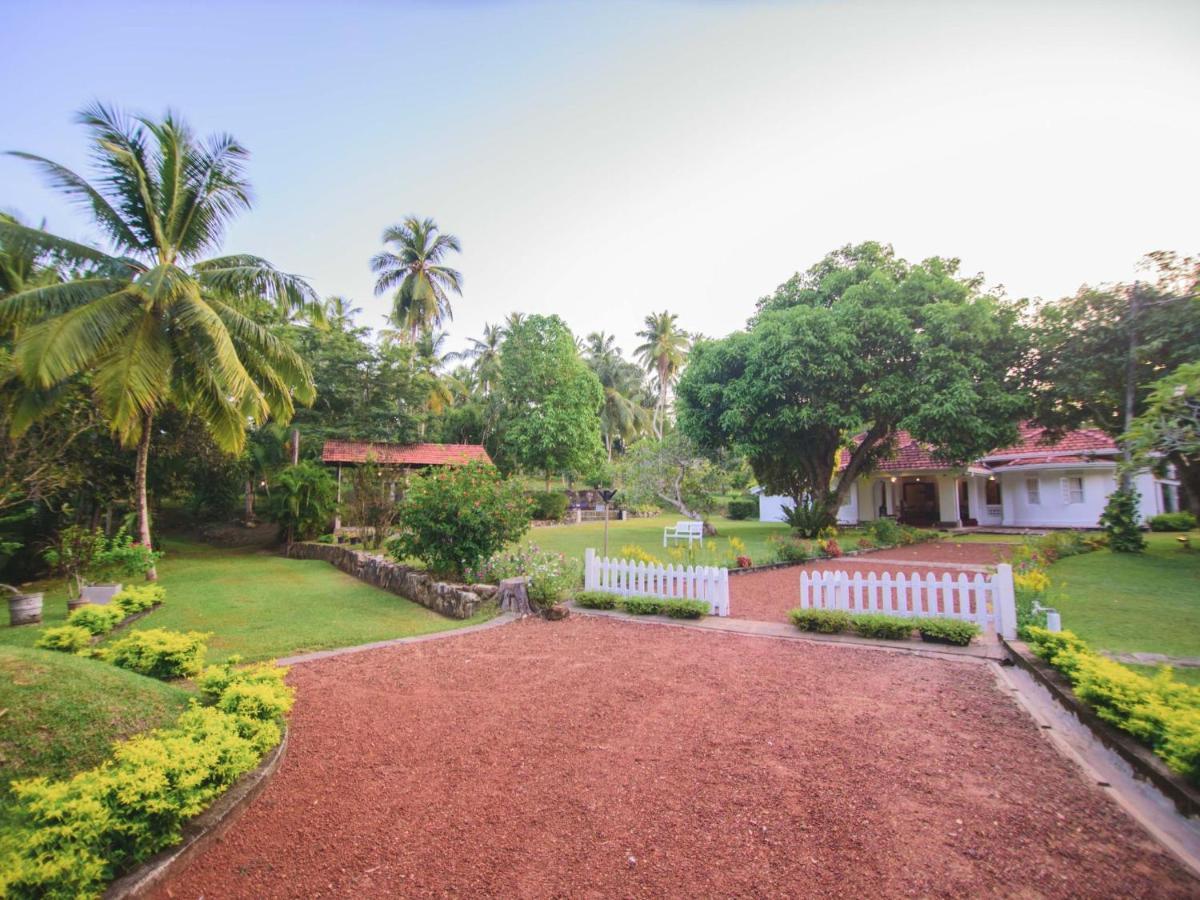 Thalpe Walawwa Heritage Villa Unawatuna Exterior photo