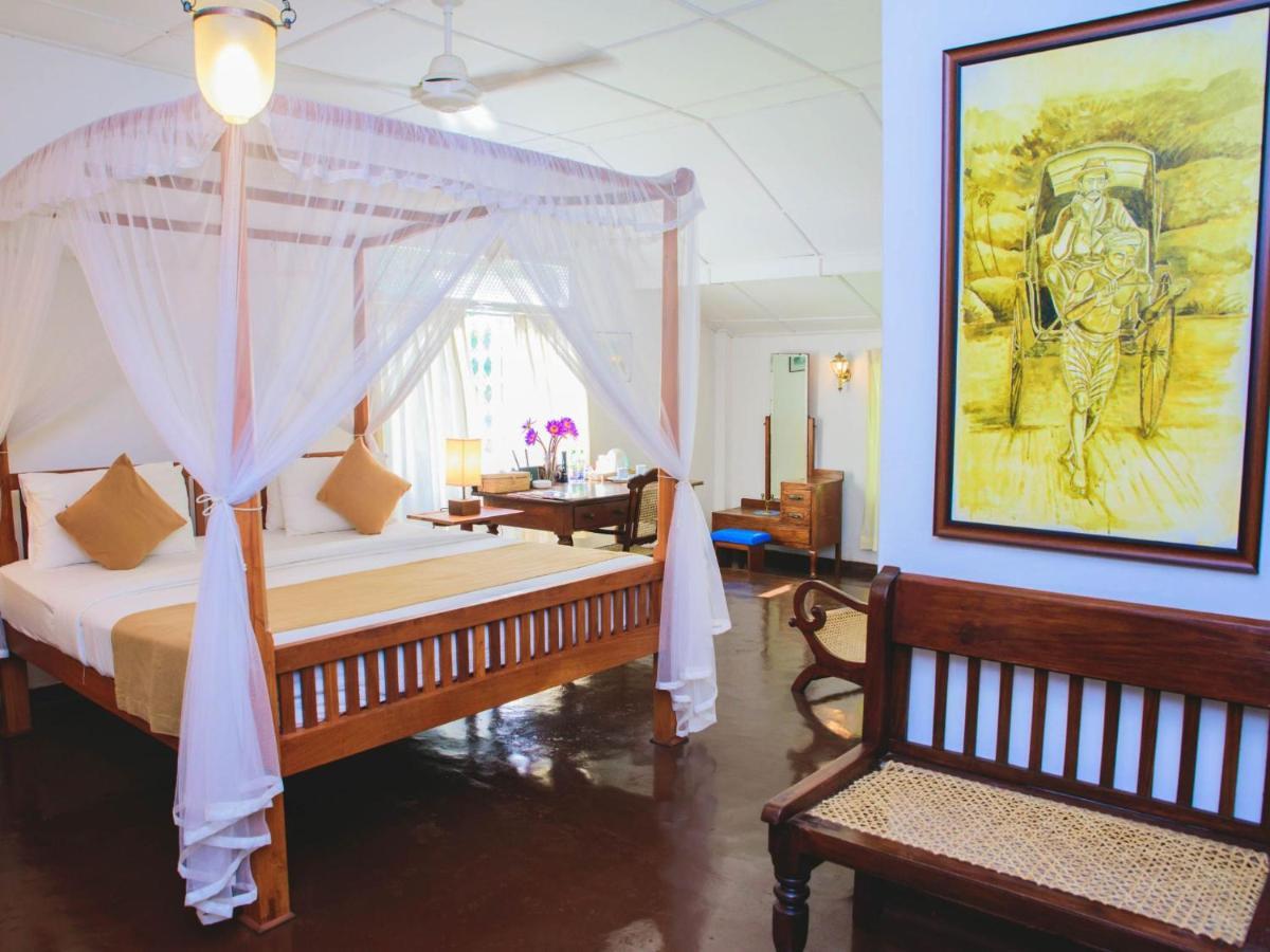 Thalpe Walawwa Heritage Villa Unawatuna Exterior photo