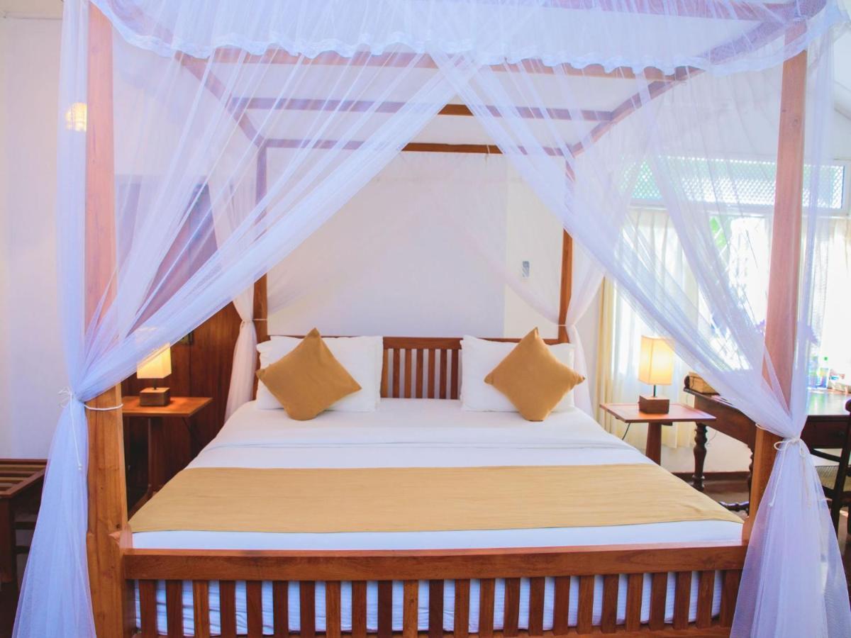 Thalpe Walawwa Heritage Villa Unawatuna Exterior photo