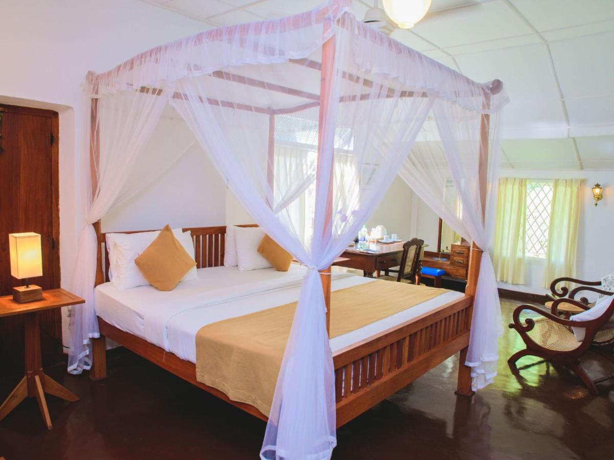 Thalpe Walawwa Heritage Villa Unawatuna Exterior photo
